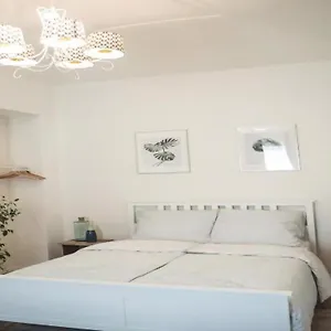 https://gallys-apartment-lounge.praguehotelsweb.com