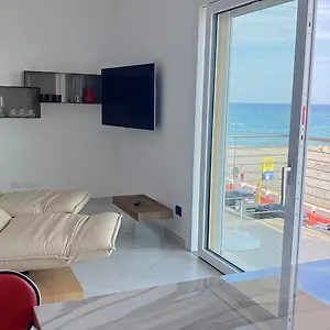 https://mare-blu-ventimiglia.hotelitalianriviera.com