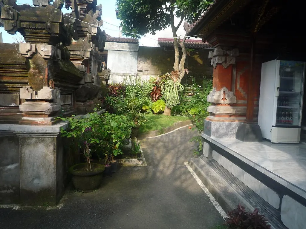 Pratama House Apartment Ubud  Homestay